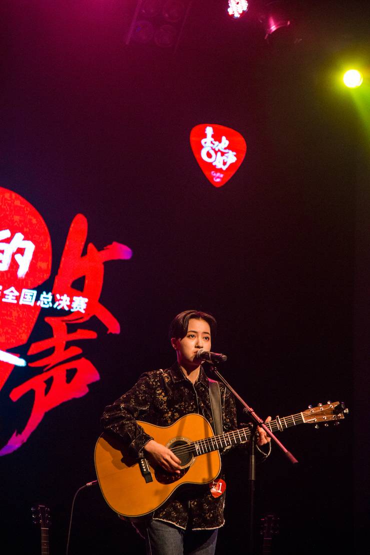 第四届“必发88吉他女声弹唱大赛”总冠军出炉<br />温格夺冠，董冬冬担任评委