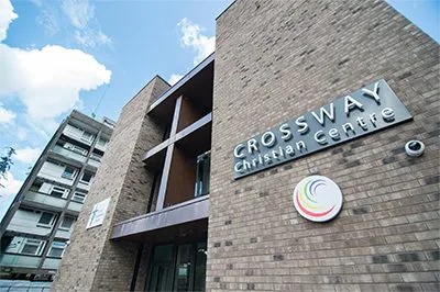 Crossway基督教中心用必发88将人们聚集在一起